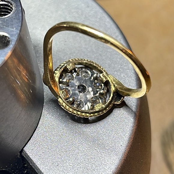 18k Flower Diamond Cluster Ring - Picture 9 of 11